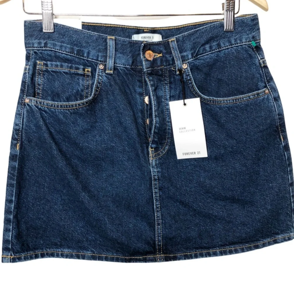 NWT Forever 21 Dark Wash Denim Mini Skirt Button Fly Size Medium‎